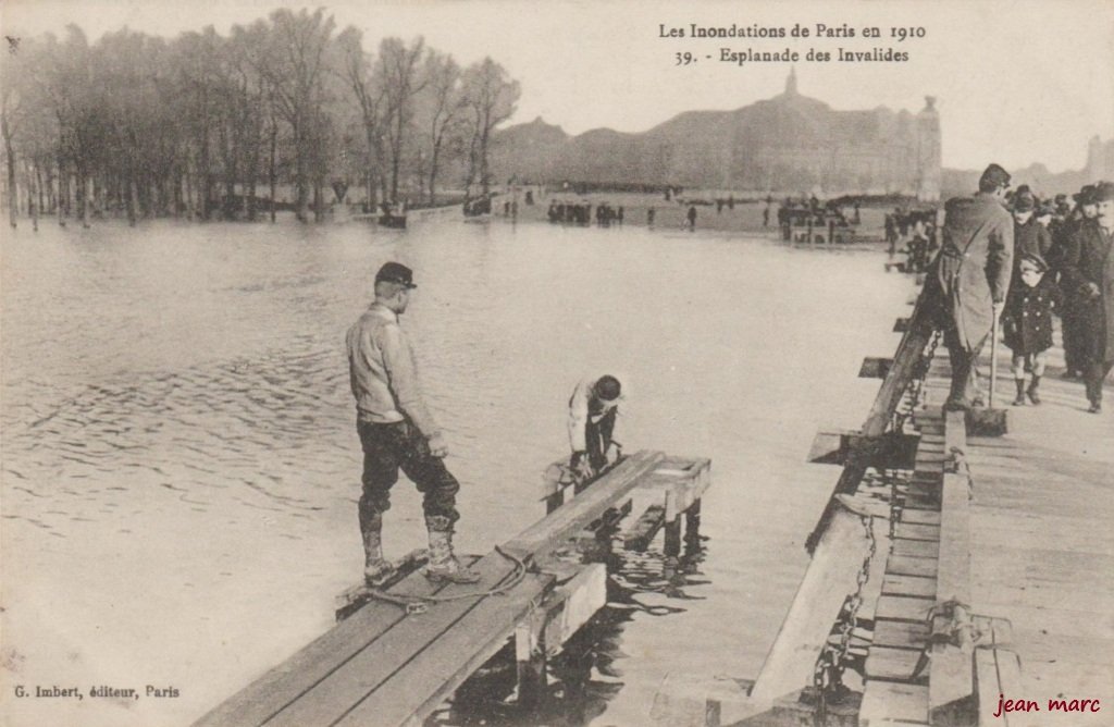 Paris - Les Inondations de Paris en 1910 - 39 - Esplanade des Invalides.jpg