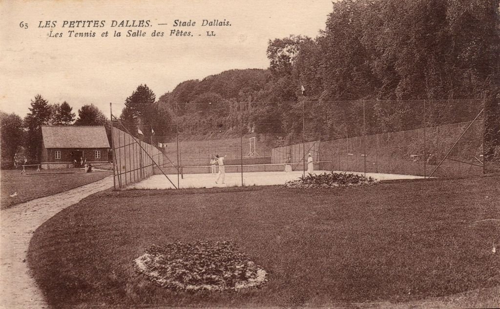 76 - LES PETITES DALLES - 65 - Stade Dallais. Les Tennis... (sépia) - LL - 06-06-26.jpg