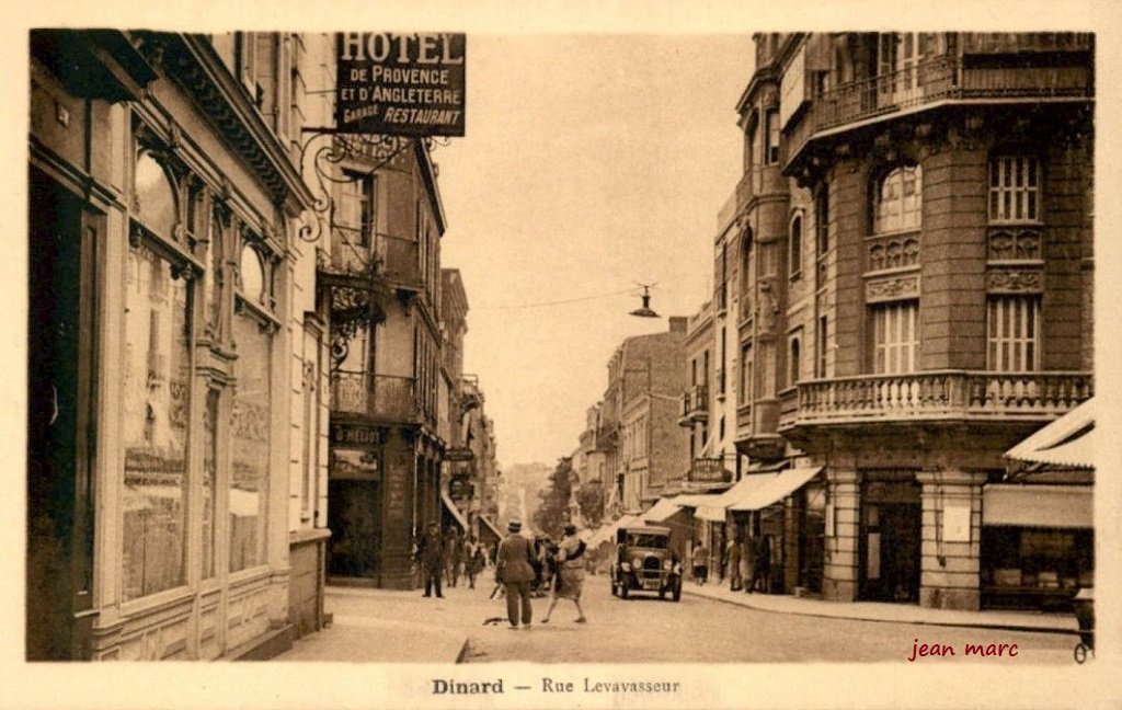 Dinard - Rue Levavasseur.jpg