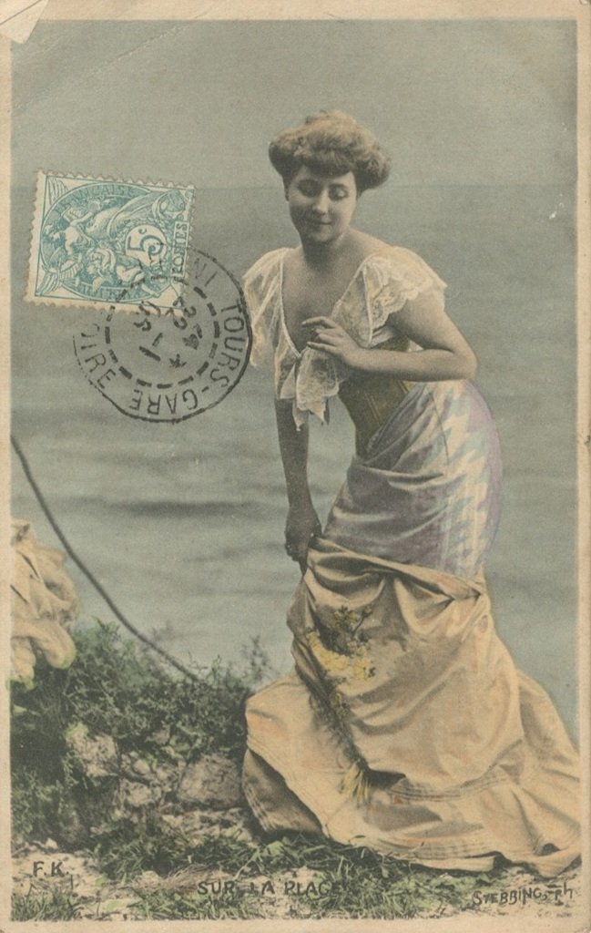 1486292376-femme-b1085.jpg