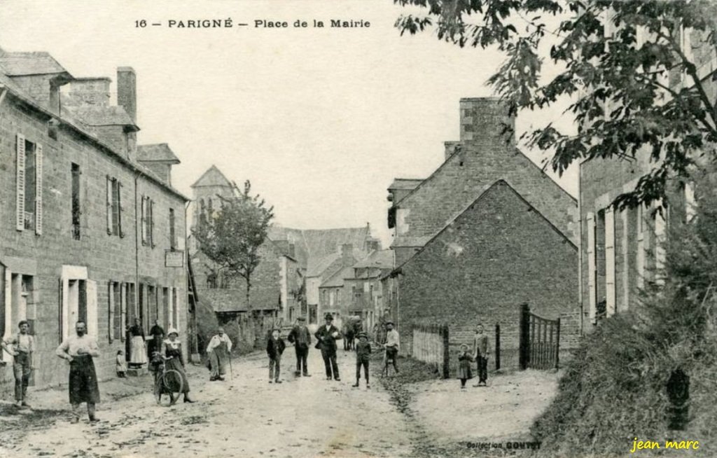 Parigné - Place de la Mairie.jpg