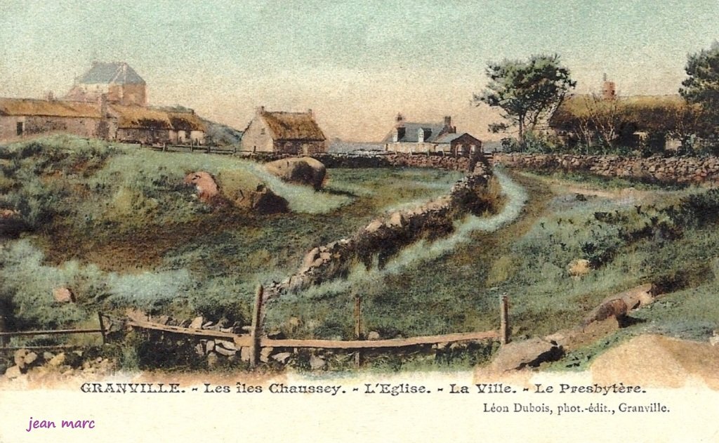 Iles Chausey - L'Église - La Ville - Le Presbytère.jpg