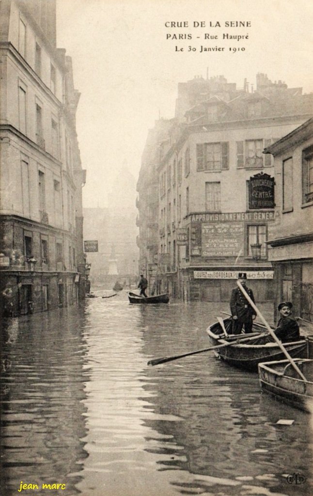 Paris Ve - Rue Haupré (sic pour rue du Haut-Pavé et rue d'Amboise) - Crue de la Seine de 30 janvier 1910 - ELD.jpg