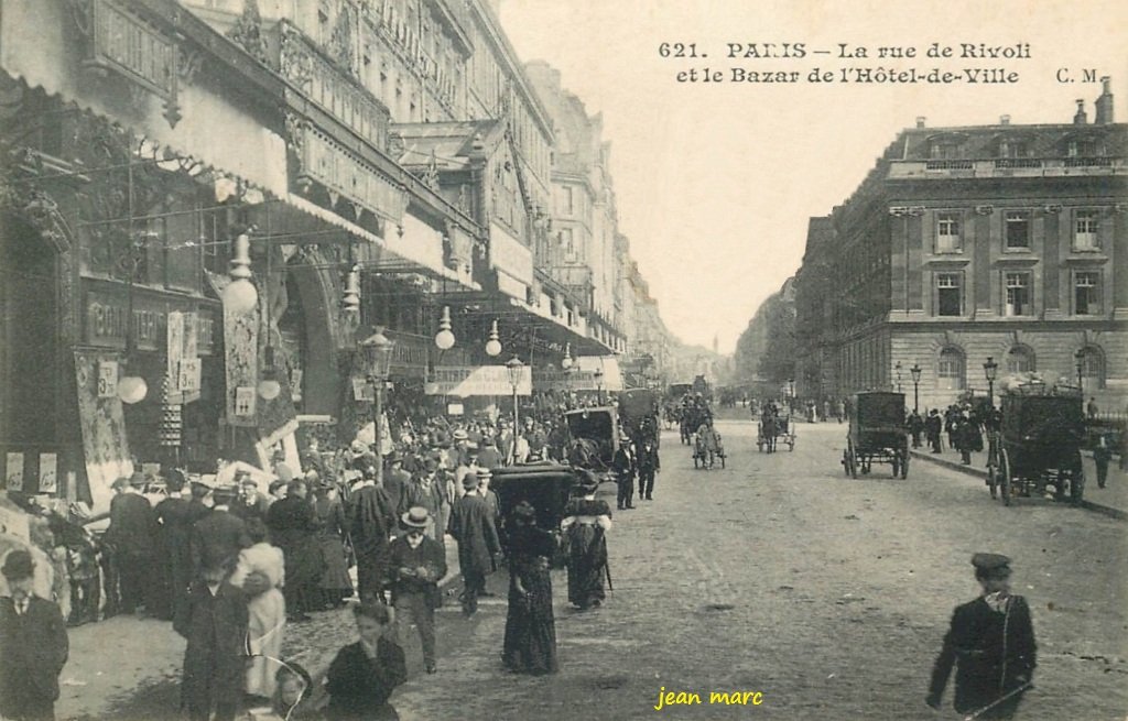 Paris IVe - Rue de Rivoli et le Bazar de l'Hôtel de Ville.jpg