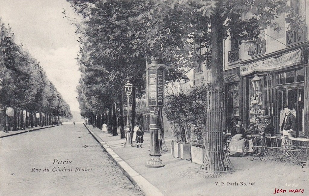 Paris XIXe - Rue du Général Brunet.jpg