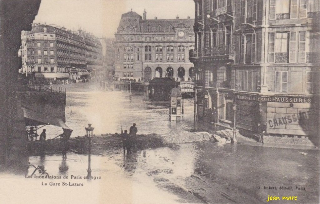 Paris - Les Inondations de Paris en 1910 - La Gare Saint-Lazare.jpg
