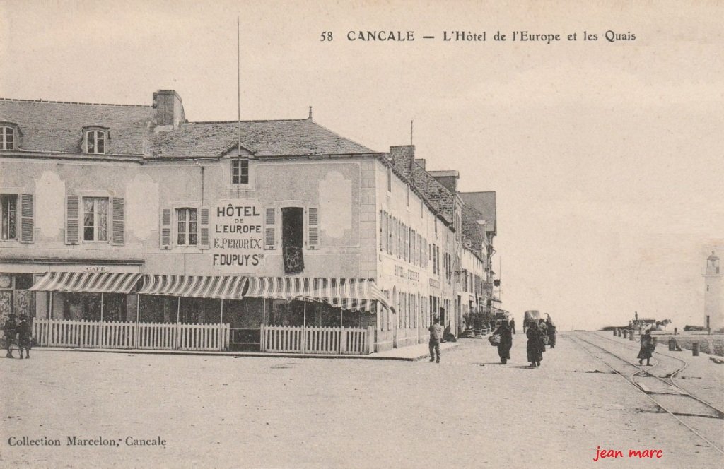 Cancale - L'Hôtel de l'Europe et les Quais.jpg
