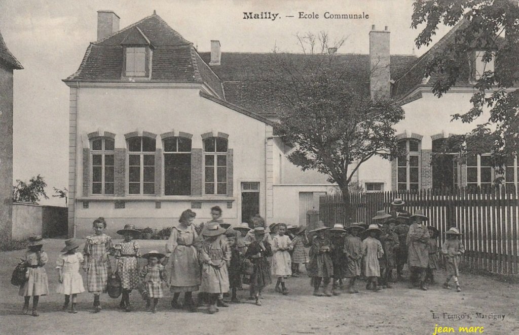Mailly - École communale.jpg