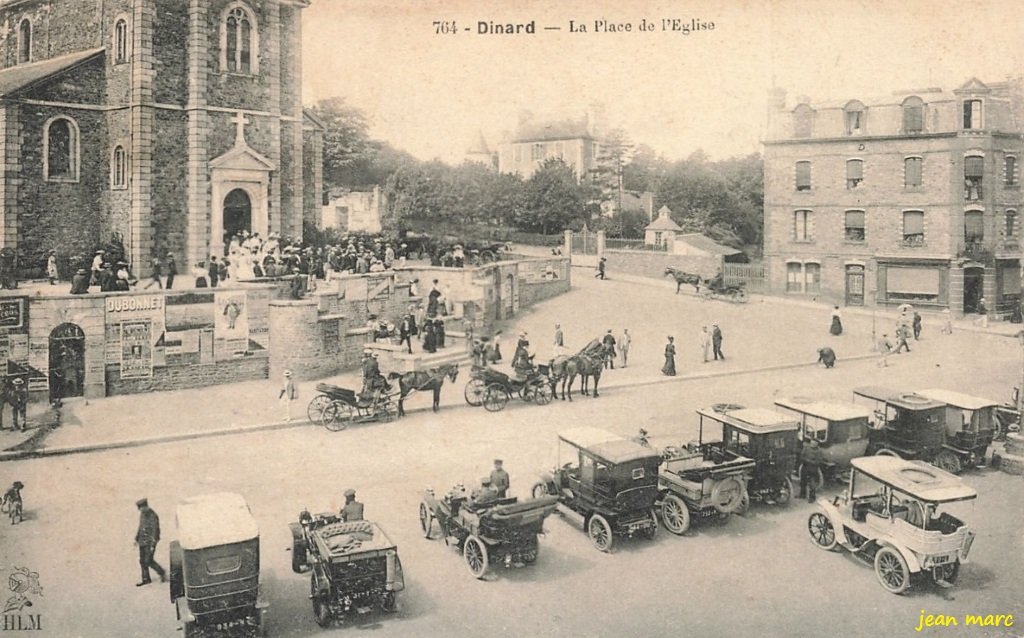 Dinard - La Place de l'Eglise.jpg