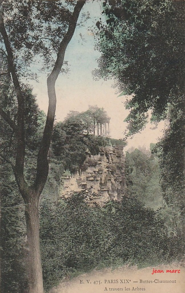 Paris - Buttes Chaumont - A Travers les Arbres.jpg
