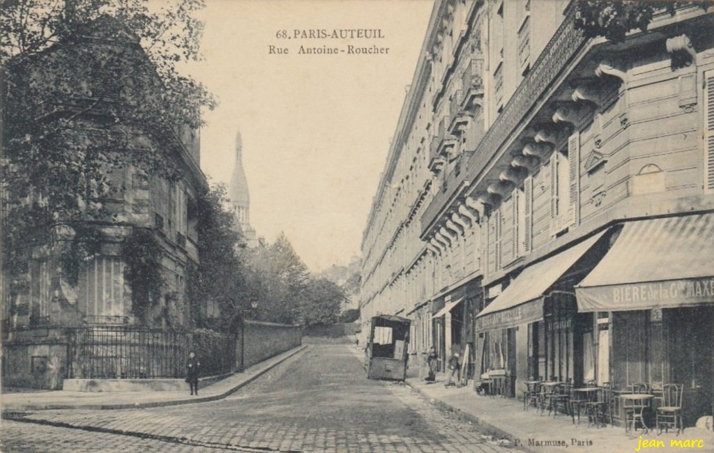 Paris XVIe - Rue Antoine Roucher.jpg