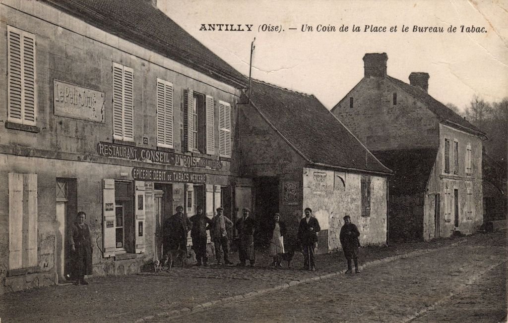 60 - ANTILLY - Un Coin de la Place...- Edition Cosson - 19-06-26.jpg