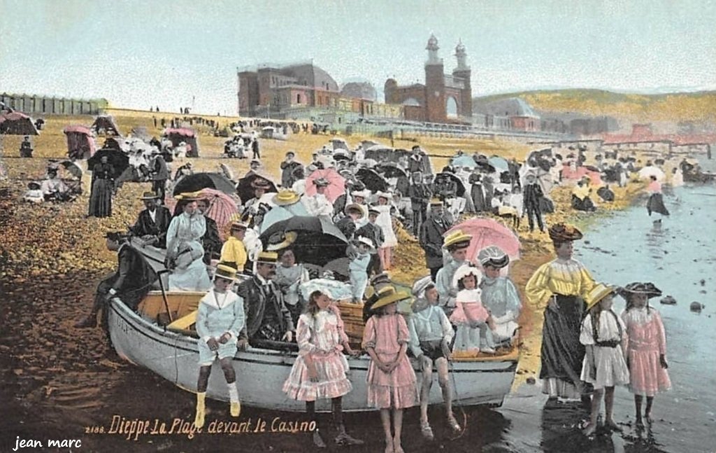 Dieppe - La Plage devant le Casino.jpg
