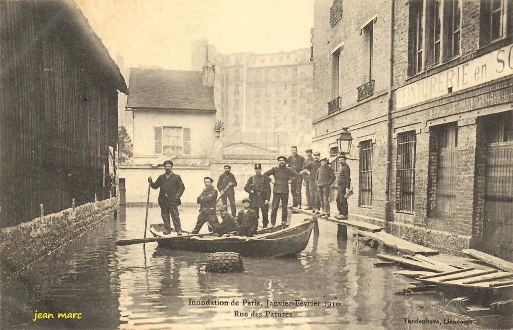 Paris XVIe - Rue des Pâtures - Inondations de Paris Janvier-Février 1910.jpg