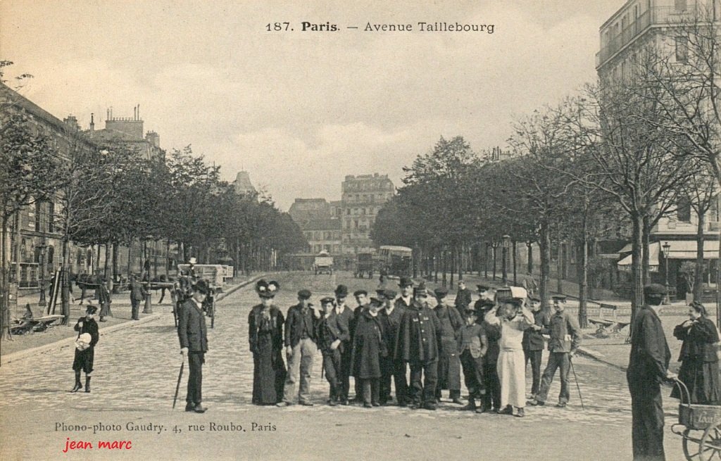 Paris XIe - Avenue Taillebourg.jpg
