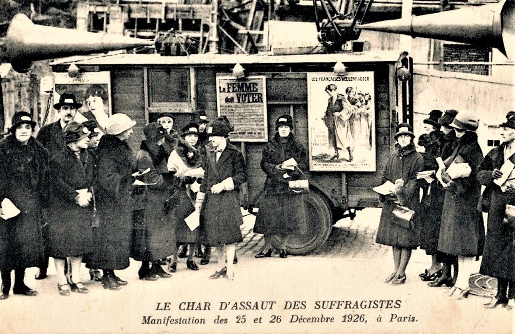 Paris Le Char des Suffragistes.jpg