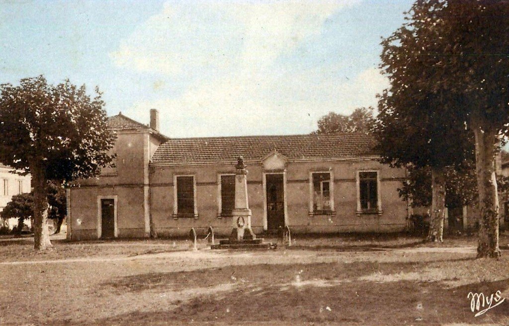 Moustey 9 Mairie.jpg