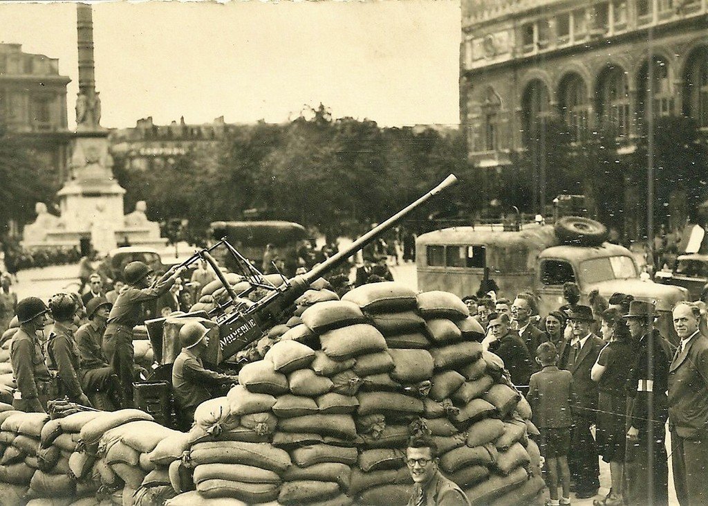 Paris Libération de Paris 3 Châtelet 1944.jpg