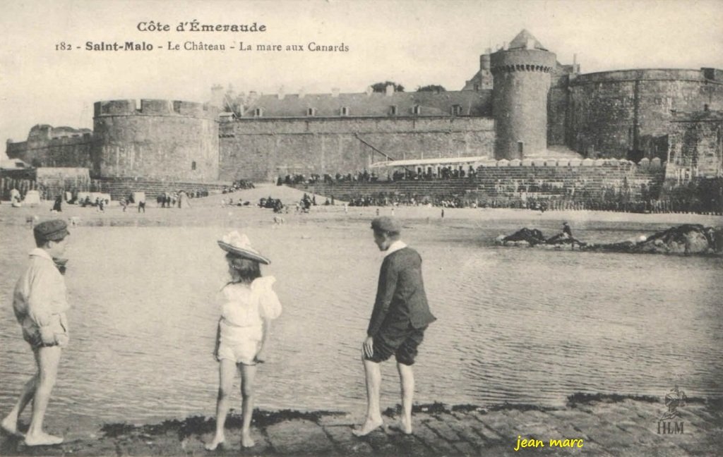 Saint-Malo - Le Château - La mare aux Canards.jpg
