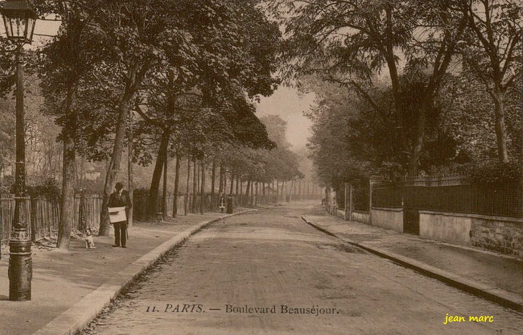 Paris XVIe - Boulevard Beauséjour.jpg