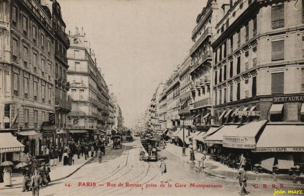 Paris VIe - Rue de Rennes prise de la Gare Montparnasse.jpg
