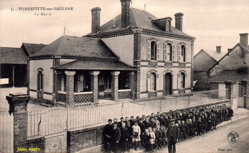 Pierrefitte-sur-Sauldre - La Mairie (école) (Vital, édit, Coll L. Marchand, Sully-sur-Loire).jpg