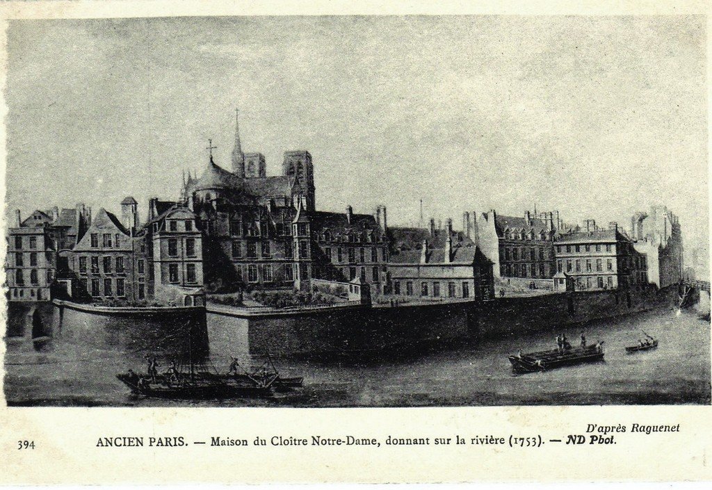 Paris Maison du Cloitre N.D..jpg