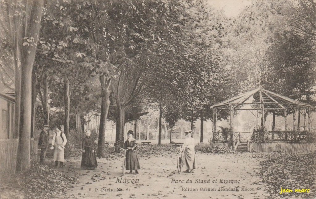 Mâcon - Parc du Stand et Kiosque.jpg