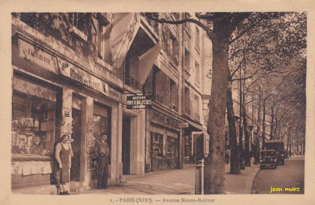 Paris XIXe - Avenue Simon-Bolivar - Librairie mercerie papeterie des Écoles.jpg