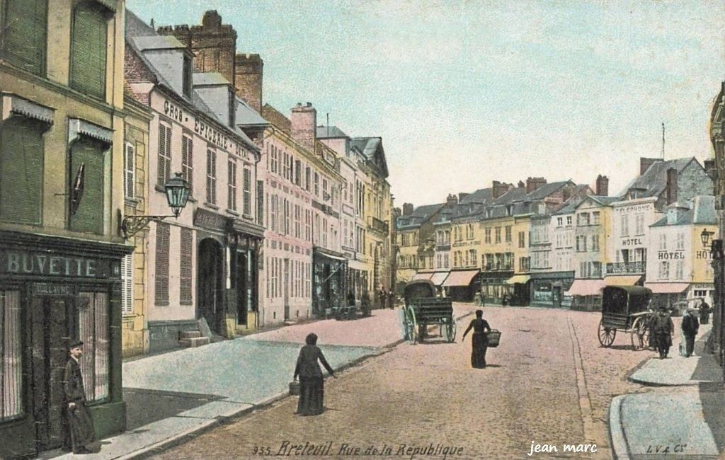 Breteuil - Rue de la République.jpg
