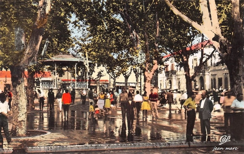 Tlemcen - Place de la Mairie.jpg