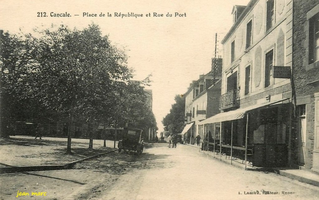 Cancale - Place de la République et Rue du Port.jpg