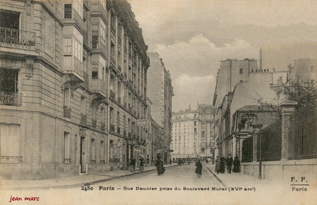 Paris XVIe - Rue Daumier prise du Boulevard Murat.jpg