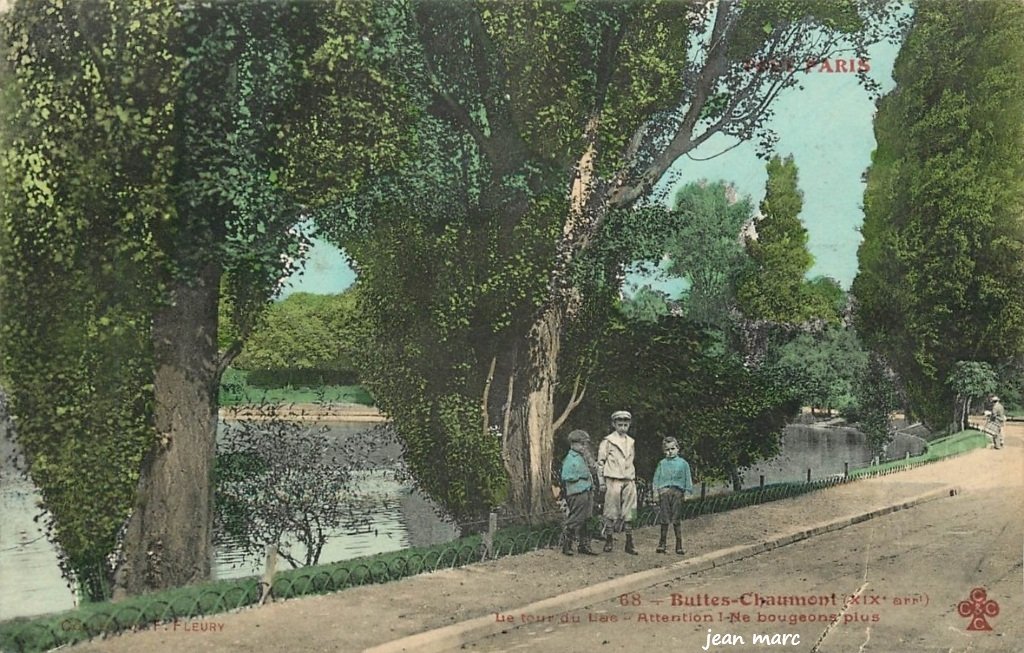 Paris - Buttes-Chaumont - Le Tour du Lac. Attention ne bougeons plus.jpg