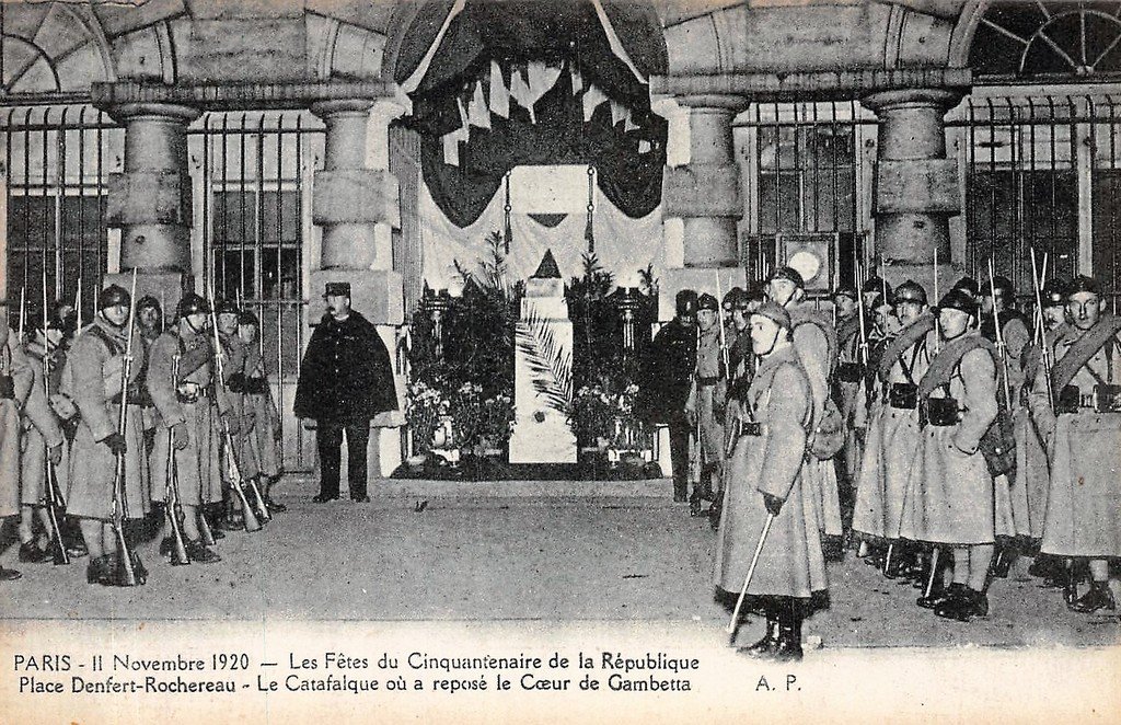 Paris Place Denfert-R. 1920-2.jpg