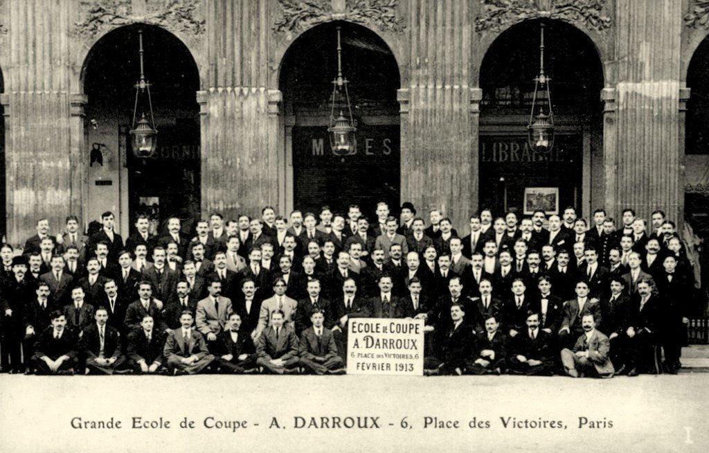 Paris Place des Victoires.jpg