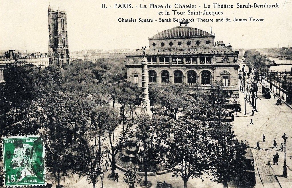 Paris Place du Châtelet (3).jpg