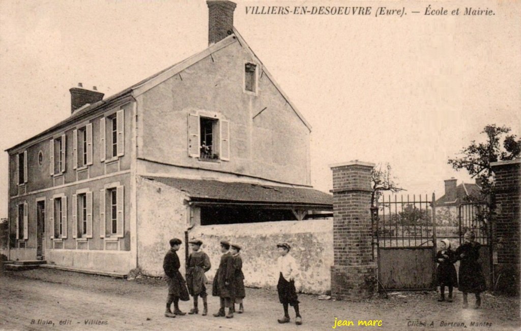 Villiers-en-Désoeuvre - École et Mairie.jpg