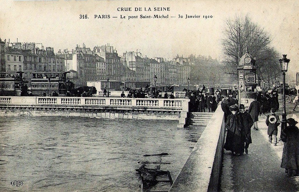 Paris Pont Saint-Michel (316).jpg