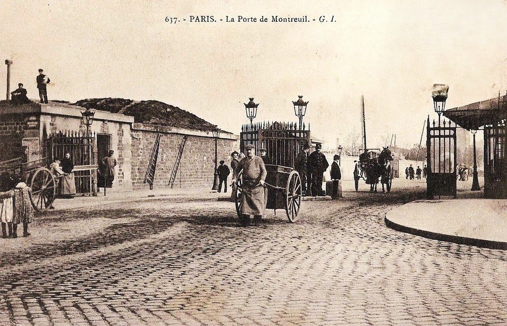 Paris Porte de Montreuil 20°.jpg