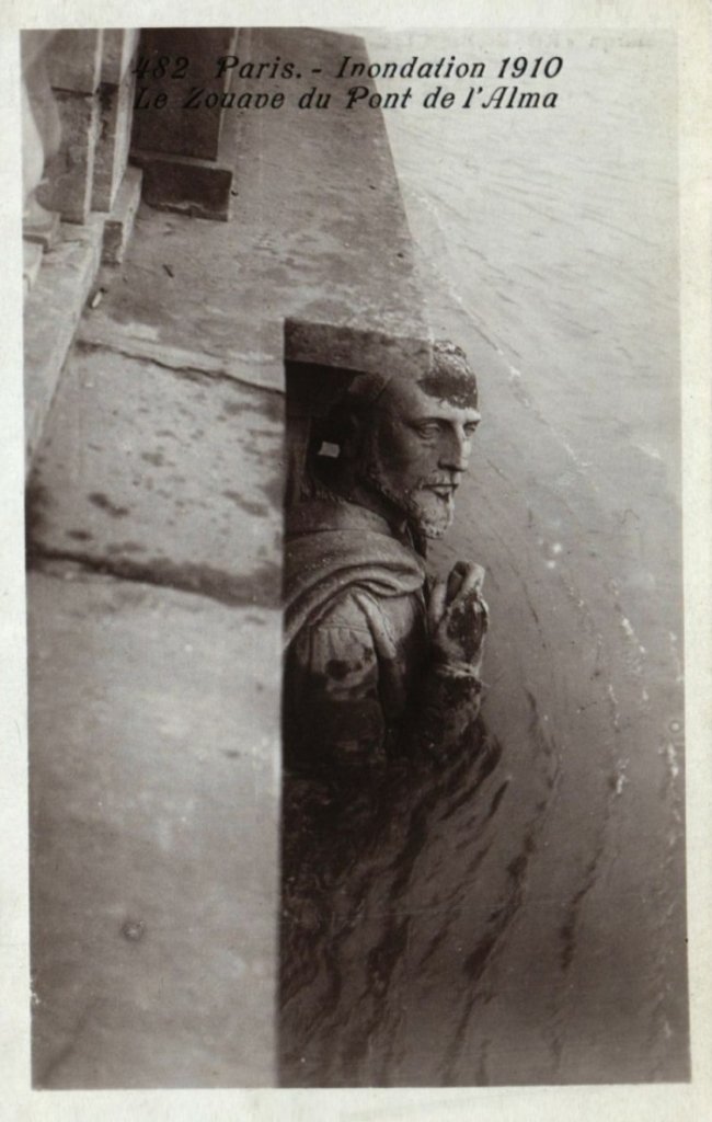 Paris Inondation 1910 - Le Zouave du Pont de l'Alma (marque Rose) recto.jpg
