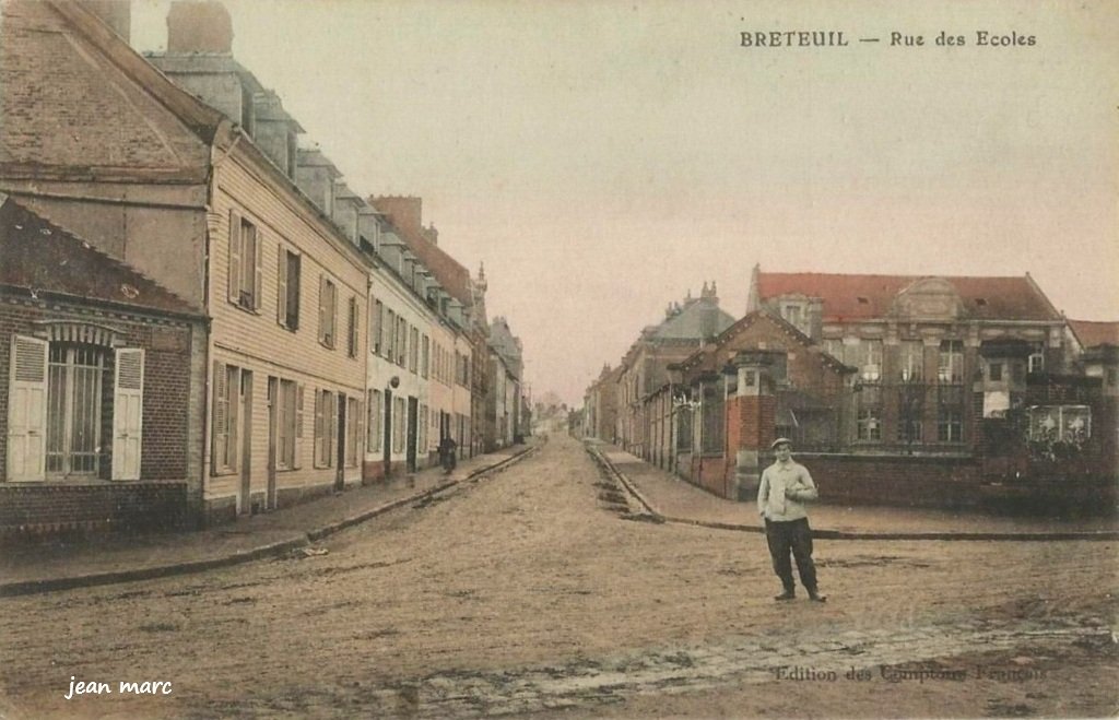 Breteuil - Rue des Écoles.jpg