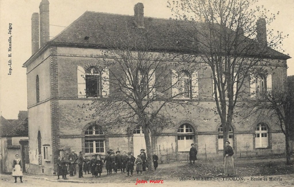 Villiers-sur-Tholon - École et Mairie.jpg