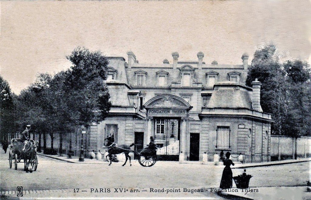 A Attelages Paris Rond-Point Bugeaud.jpg