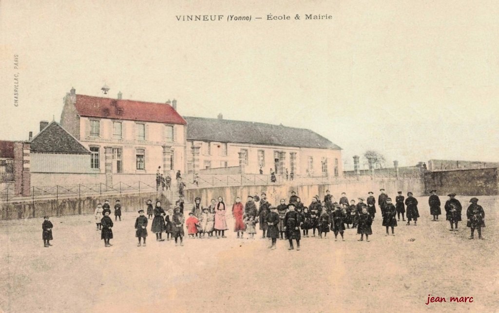 Vinneuf - École et Mairie.jpg