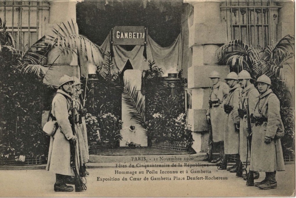 Paris Place Denfert-R. 1920.jpg