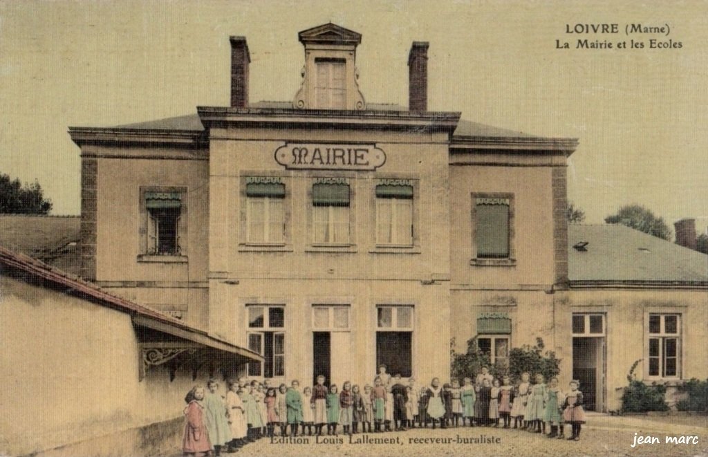Loivre - La Mairie et les Écoles.jpg