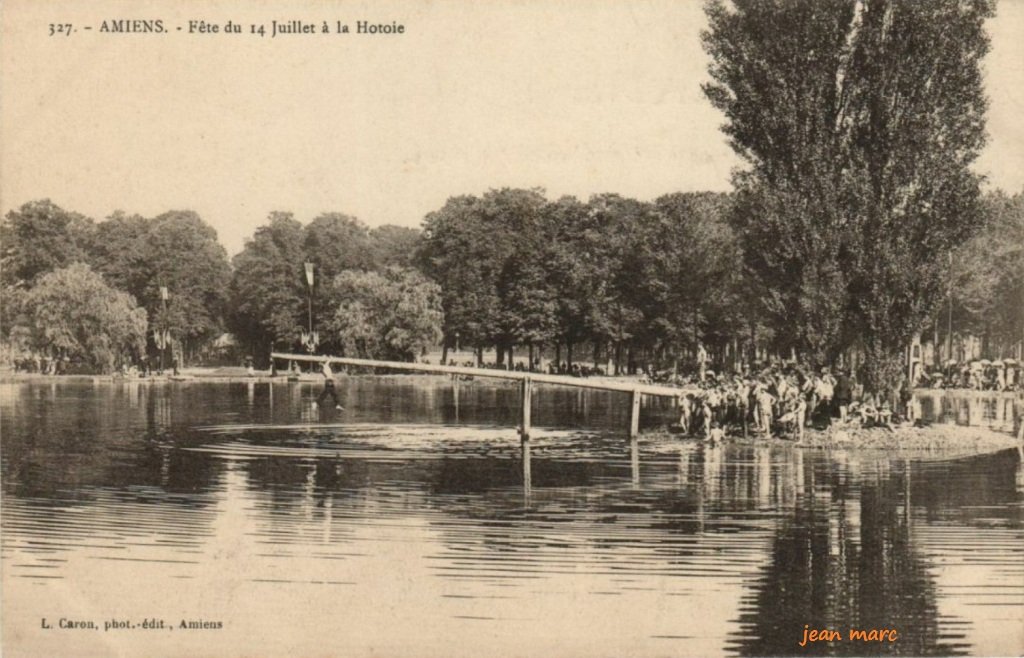 Amiens - Fête du 14 Juillet à la Hotoie.jpg