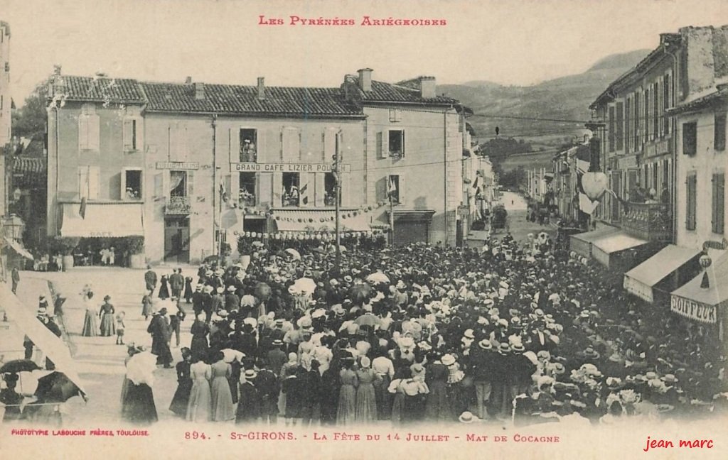 Saint-Girons - La Fête du 14 Juillet - Le Mât de Cocagne.jpg