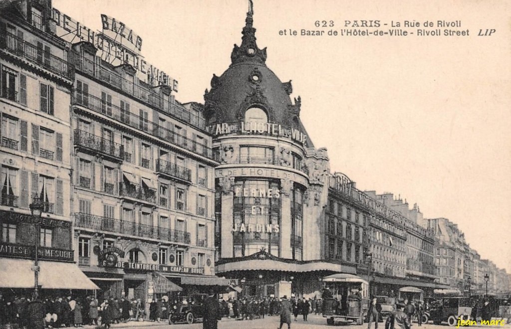 Paris IVe - Rue de Rivoli et le Bazar de l'Hôtel de Ville.jpg